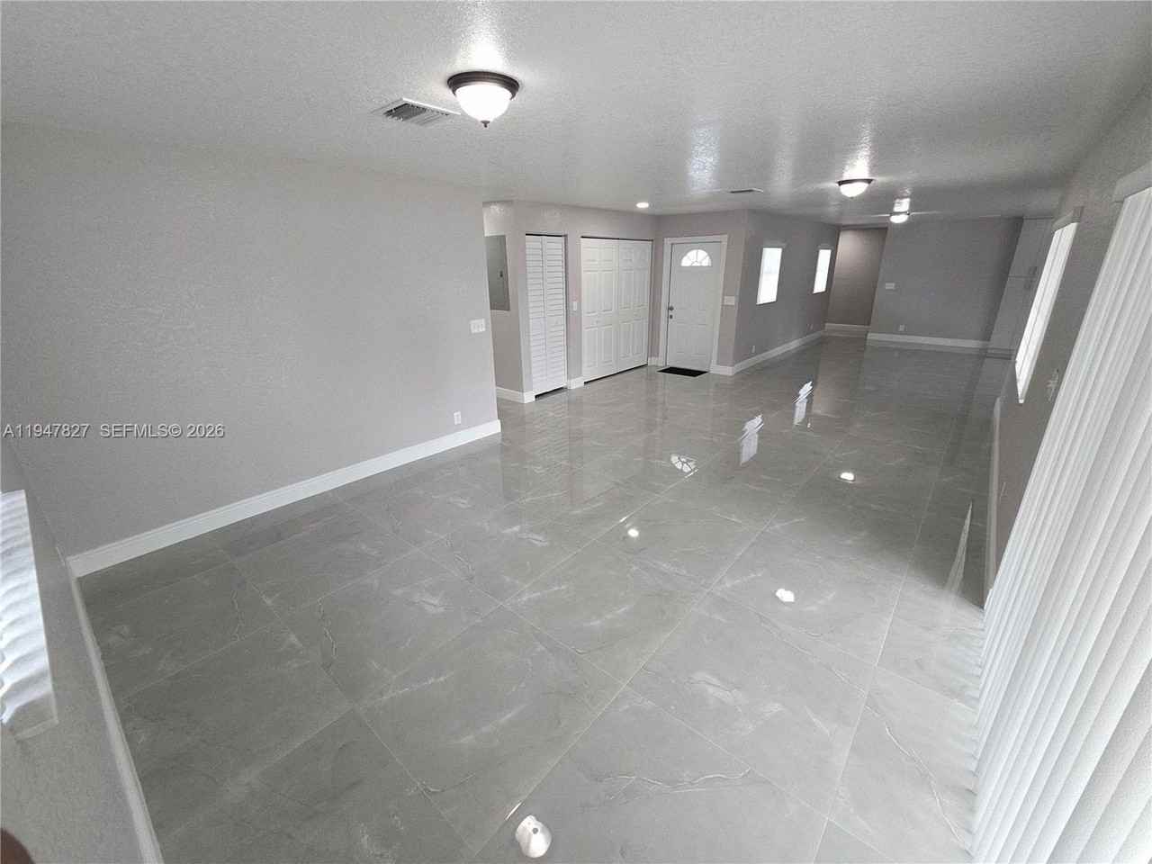 4360 Nw 15th St - Photo 5 of 22