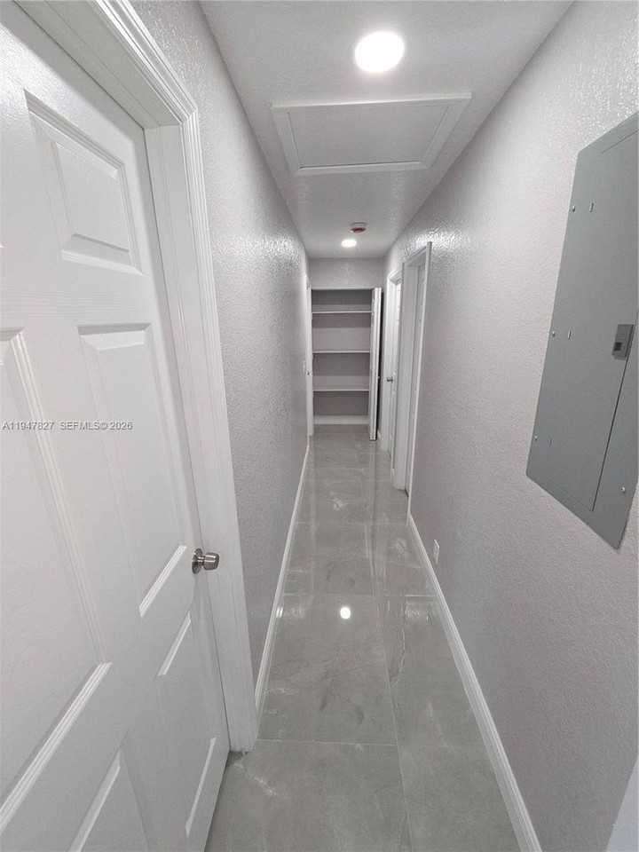 4360 Nw 15th St - Photo 7 of 22