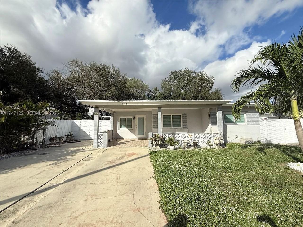 5715 Arthur St - Photo 3 of 15