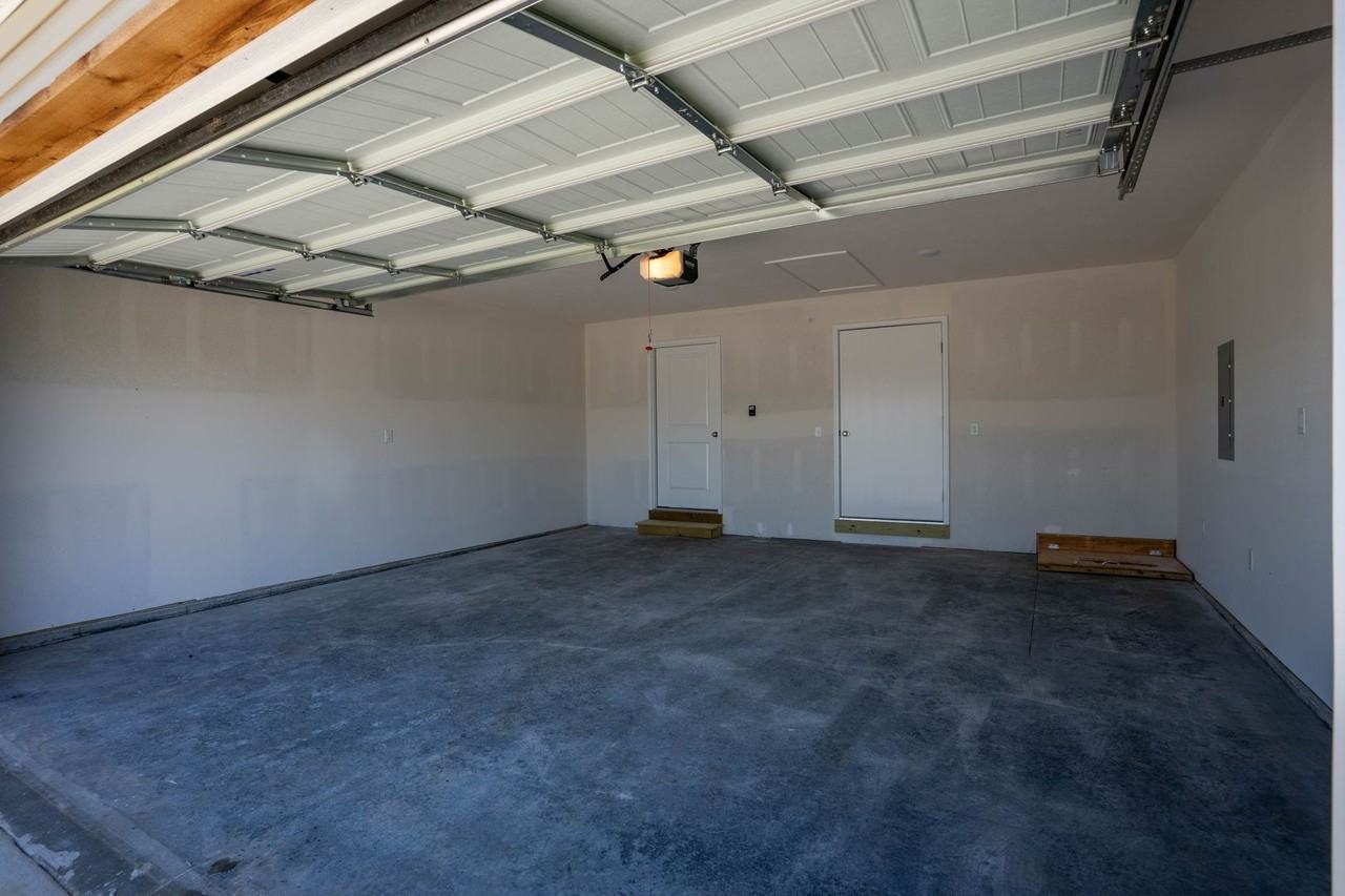 1385 Maurice Dr - Photo 2 of 28