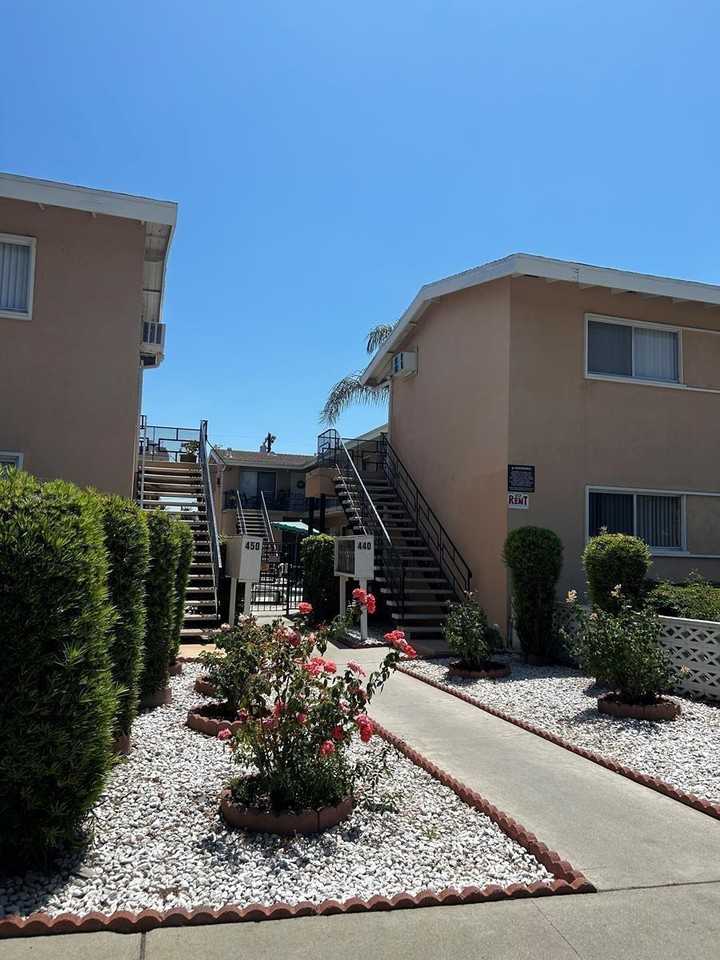 Algrove Apartments - Photo 4 of 50