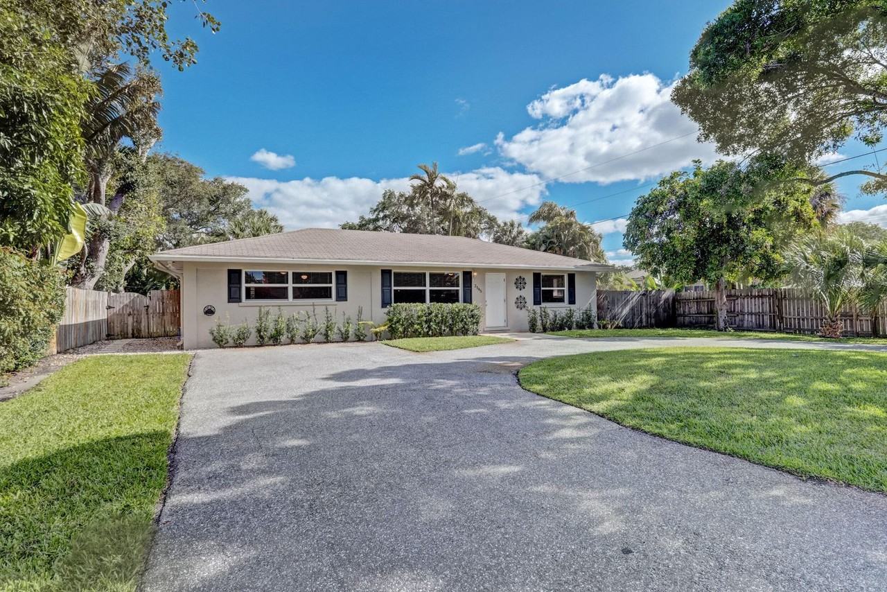 2545 Venice Drive - Photo 3 of 28