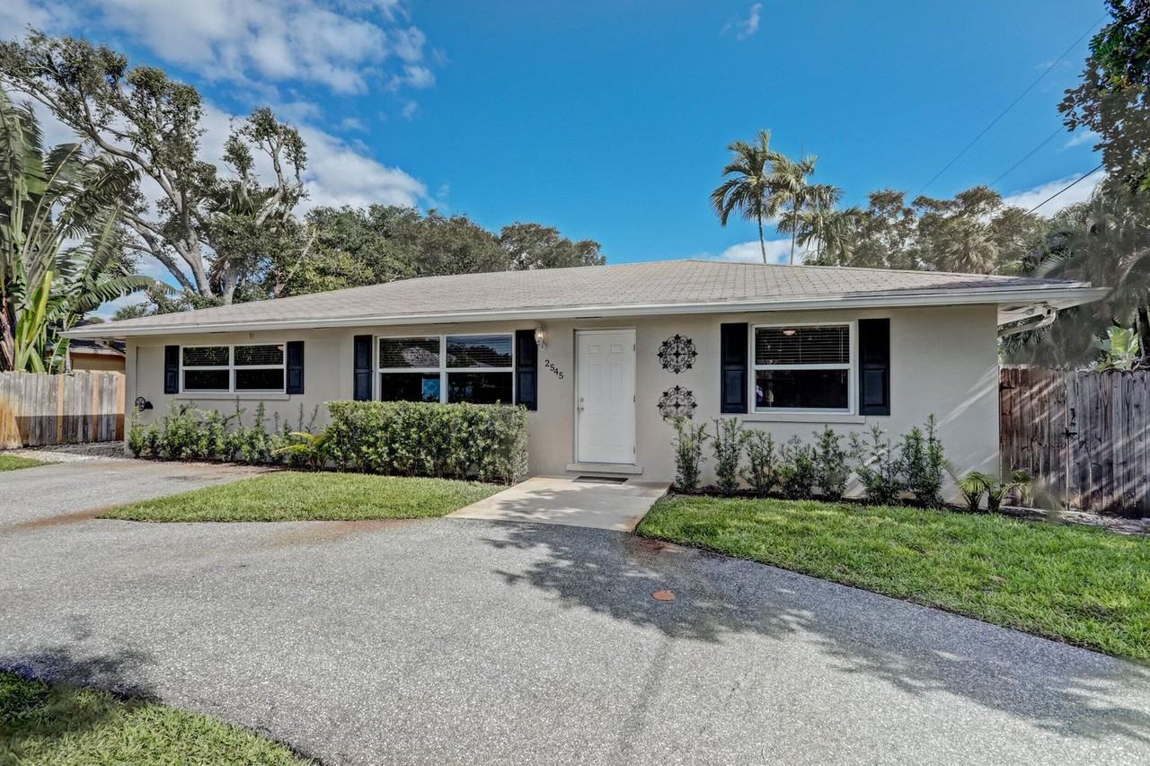 2545 Venice Drive - Photo 2 of 28