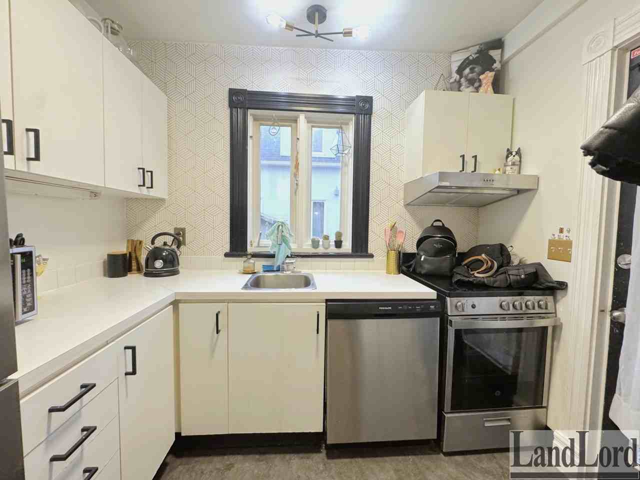 73 Northcote Ave #3 - Photo 3 of 13