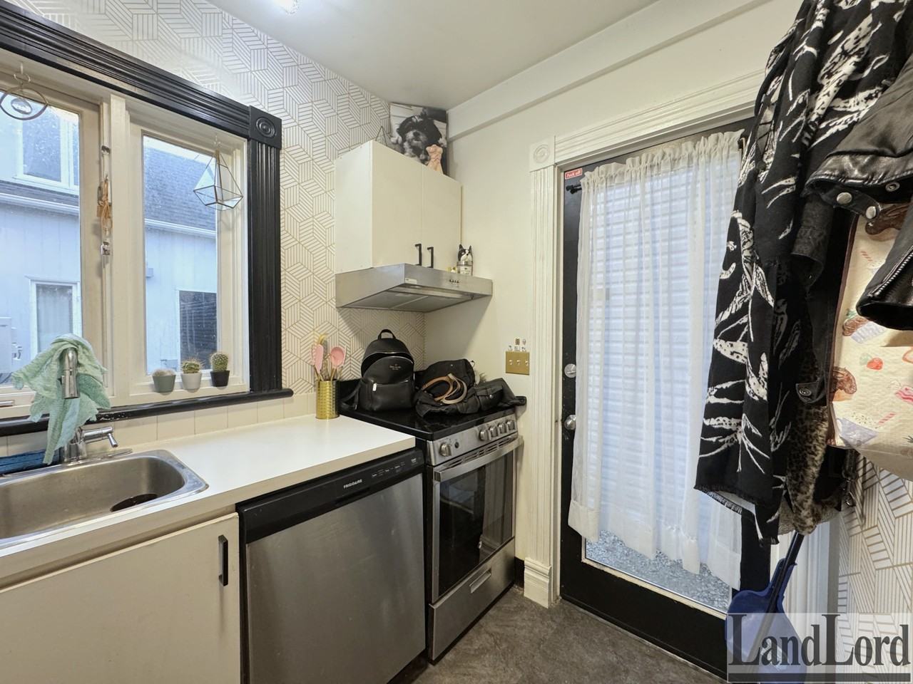 73 Northcote Ave #3 - Photo 4 of 13