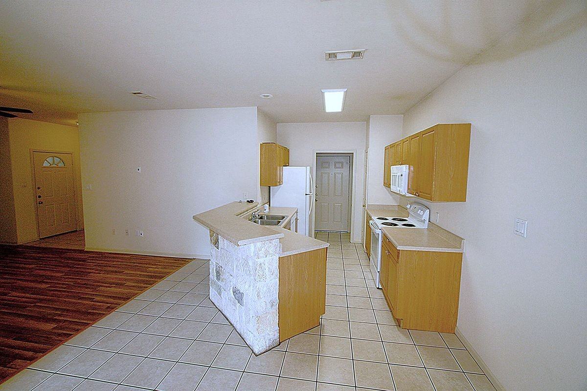 21505 Patton Ave Unit B - Photo 3 of 6