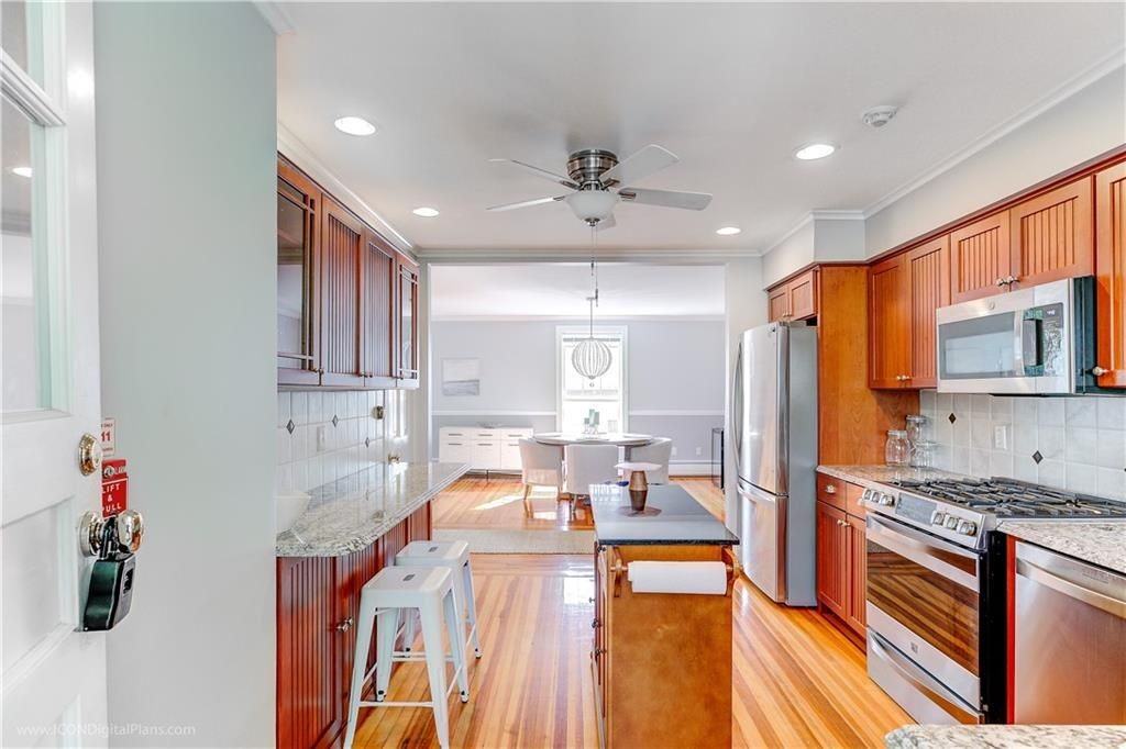 32 Catherine St ##B - Photo 4 of 32