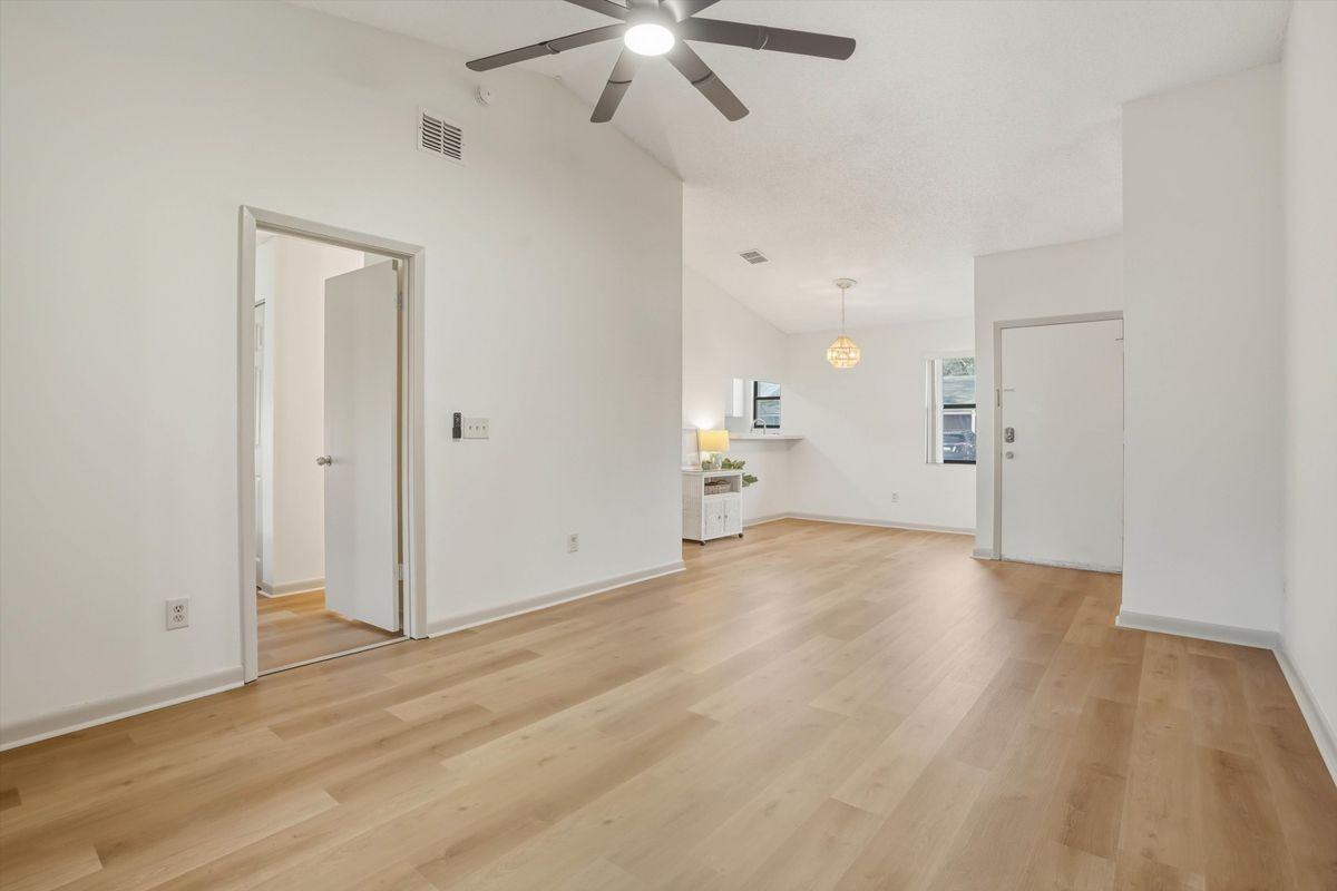 8329 Derbyshire Pl - Photo 6 of 28