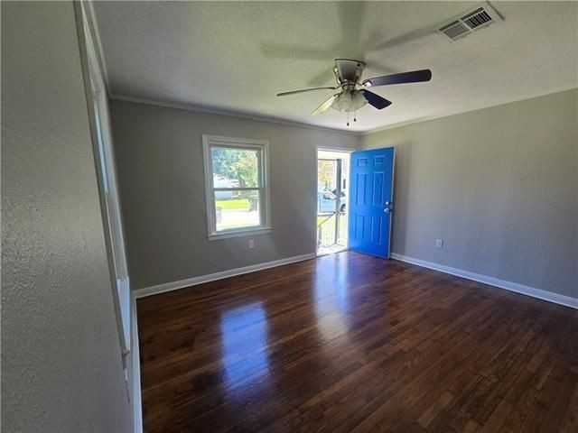 33 Vivian Ct - Photo 2 of 8