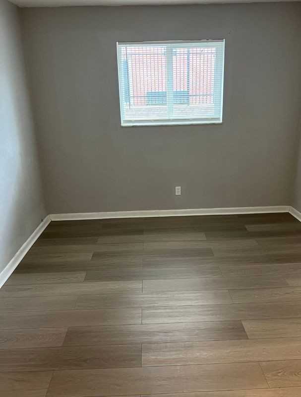 475 W Grand Ave - Photo 3 of 8