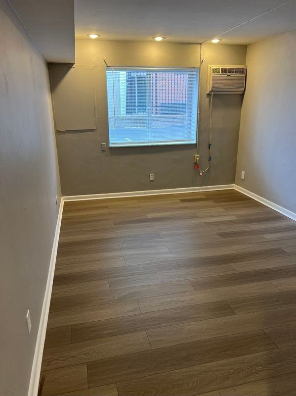 475 W Grand Ave - Photo 6 of 8