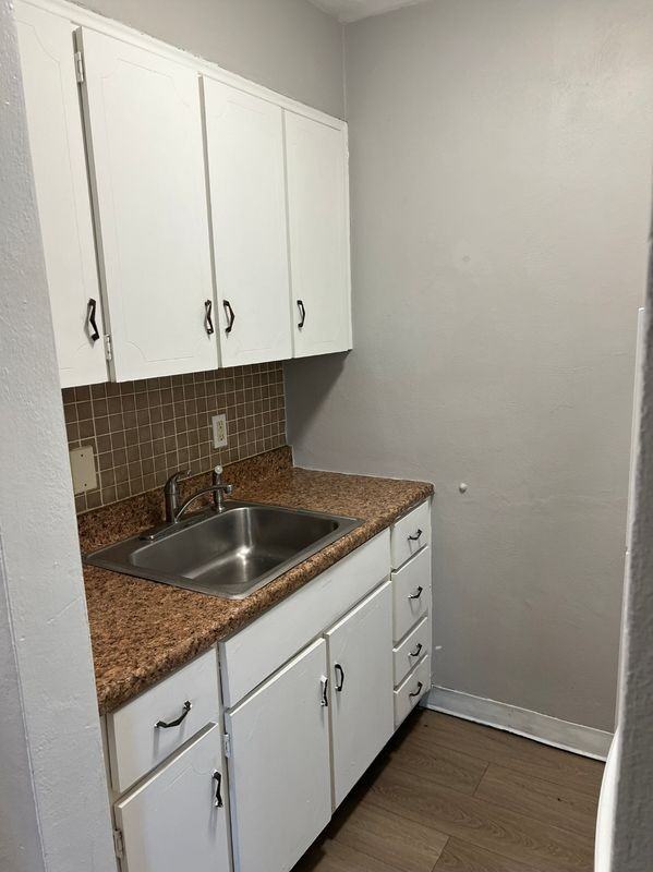 475 W Grand Ave - Photo 7 of 8