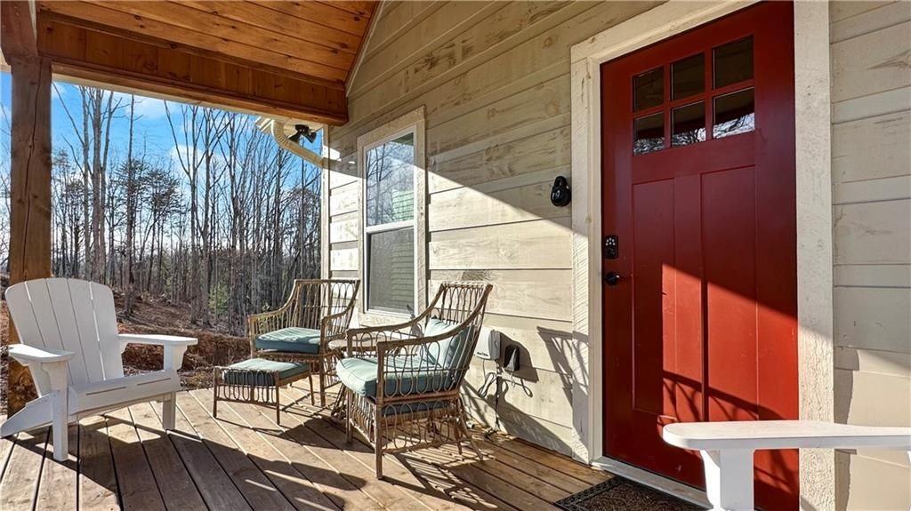 374 Prince Dr - Photo 3 of 50