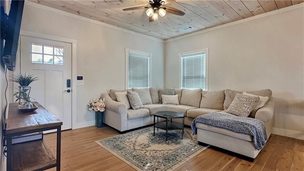 374 Prince Dr - Photo 6 of 50