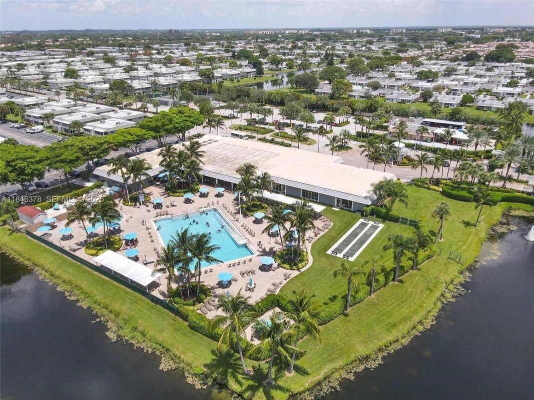 712 Monaco Pl - Photo 2 of 25