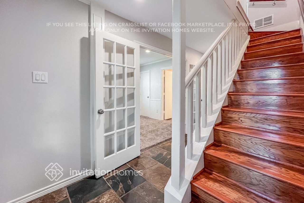 404 Columbia Dr - Photo 2 of 16