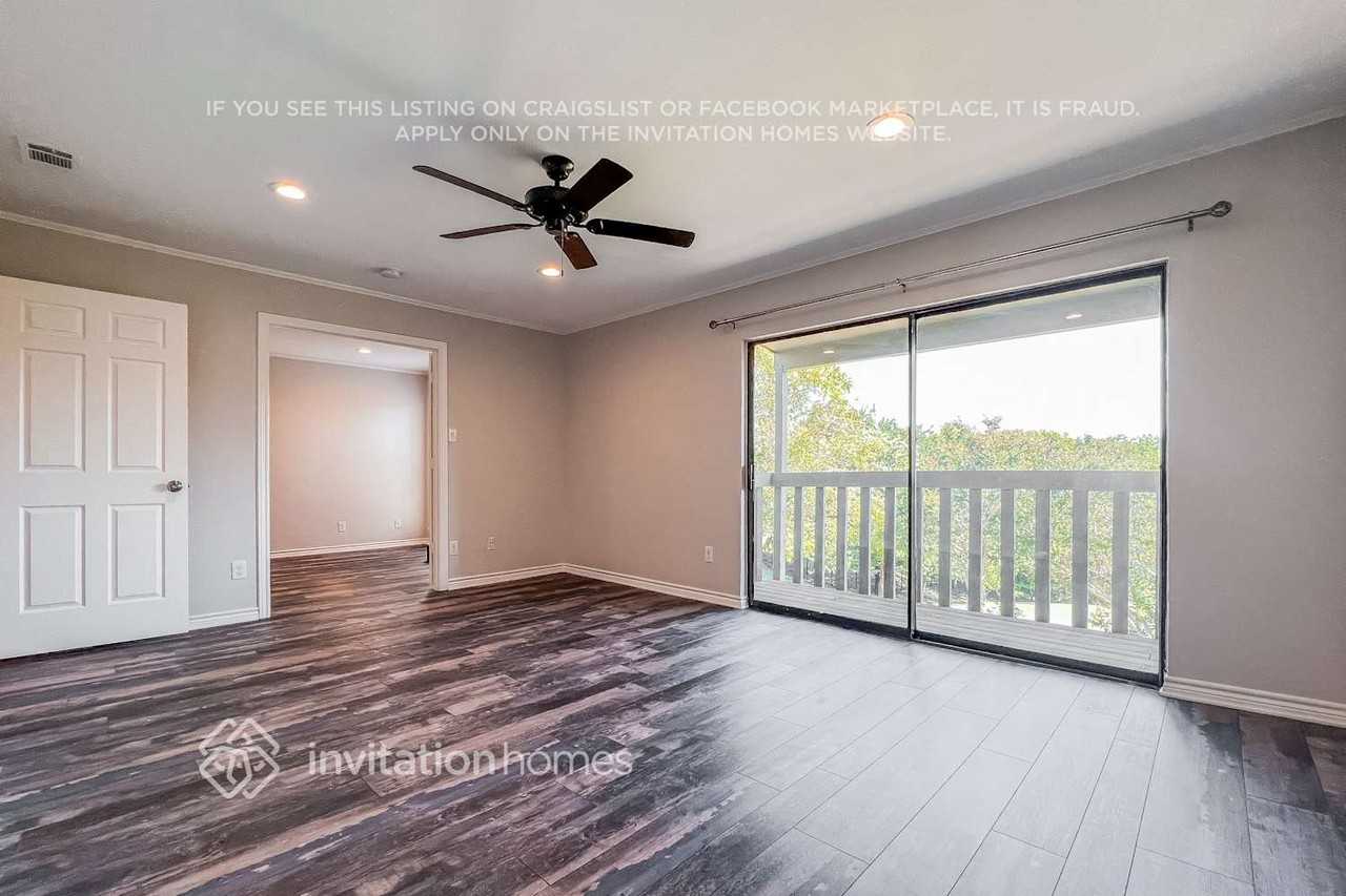 404 Columbia Dr - Photo 3 of 16