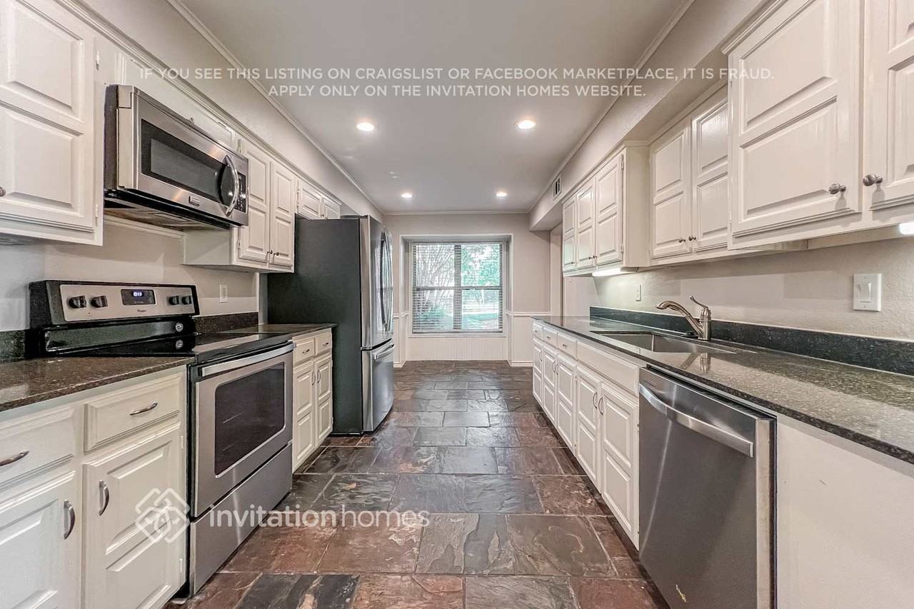 404 Columbia Dr - Photo 6 of 16