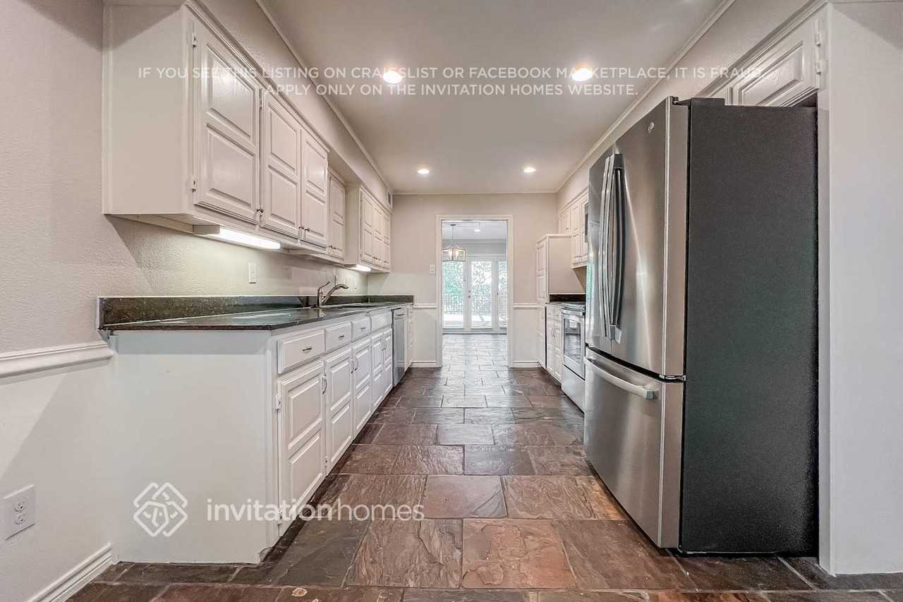 404 Columbia Dr - Photo 7 of 16