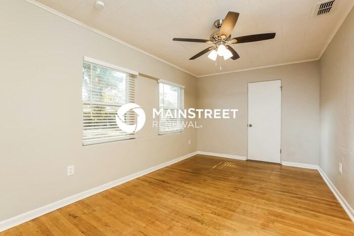 6908 Ambassador Dr - Photo 7 of 16