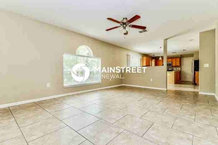 13336 Brewster Rd - Photo 4 of 17