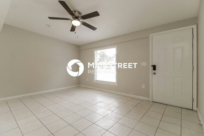 560 Georgia Ave - Photo 3 of 16