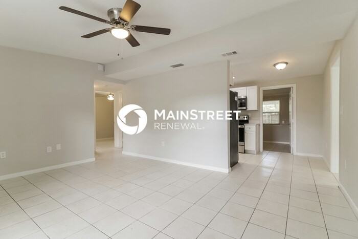 560 Georgia Ave - Photo 4 of 16