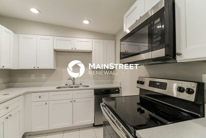 560 Georgia Ave - Photo 5 of 16