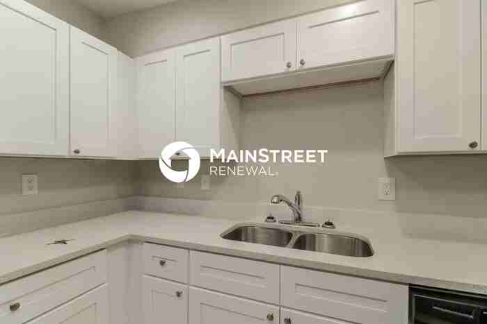 560 Georgia Ave - Photo 6 of 16