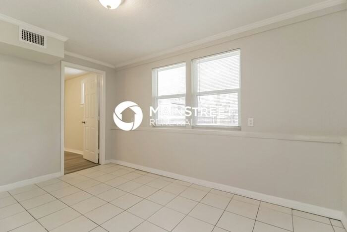 560 Georgia Ave - Photo 7 of 16