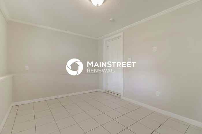 560 Georgia Ave - Photo 7 of 16