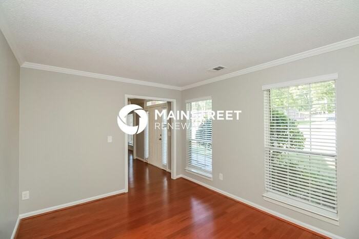 2190 Surrey Trl - Photo 4 of 17