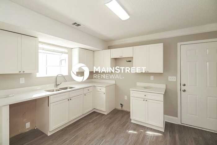 2190 Surrey Trl - Photo 7 of 17