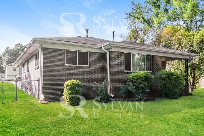 1522 Burgin Ave - Photo 3 of 16