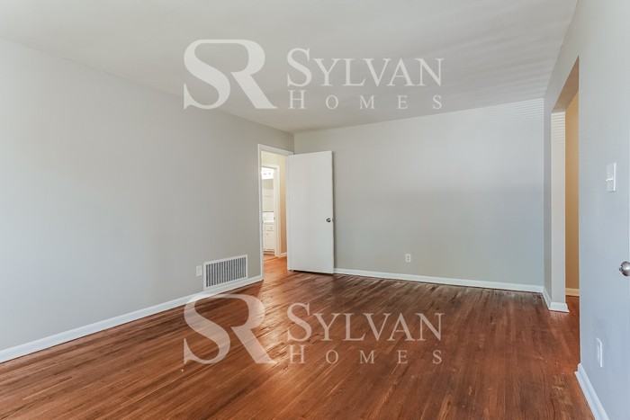 1522 Burgin Ave - Photo 6 of 16