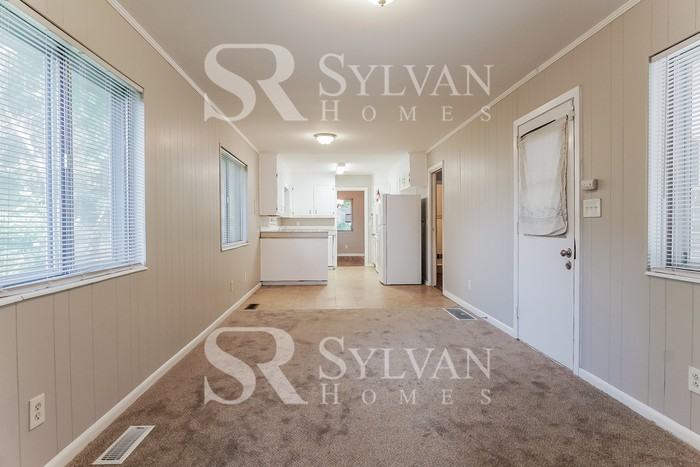 1522 Burgin Ave - Photo 7 of 16