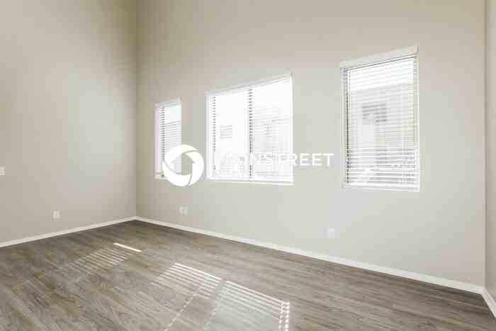 22209 N 29th Dr - Photo 5 of 17