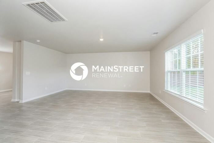 111 Naples Rd - Photo 6 of 17