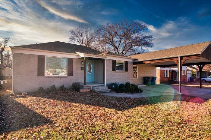 212 E 35th Pl - Photo 3 of 34