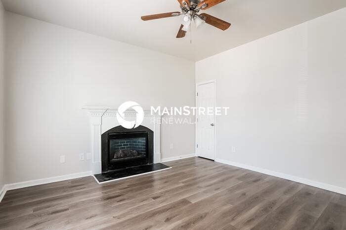 737 Southgate Dr - Photo 4 of 17