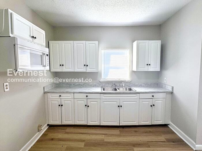 430 Center St - Photo 3 of 16