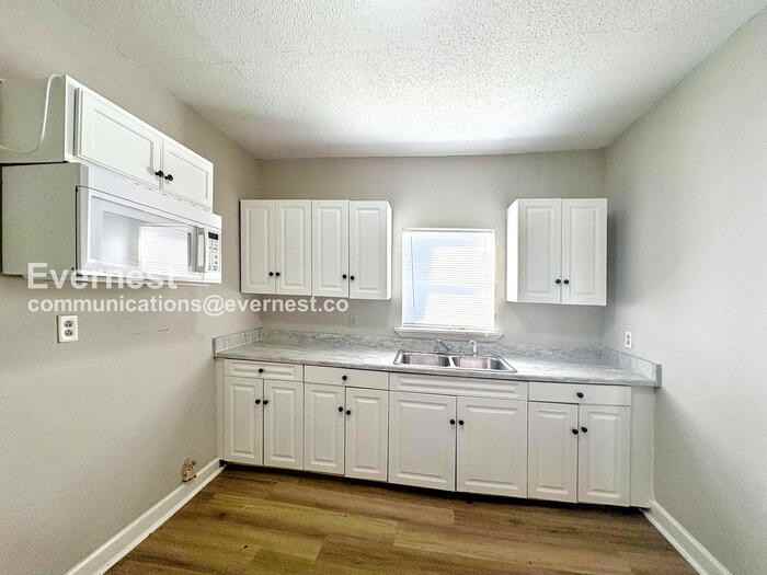 430 Center St - Photo 5 of 16