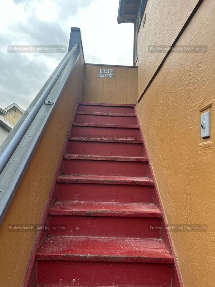 1337 Oak St - Photo 2 of 26