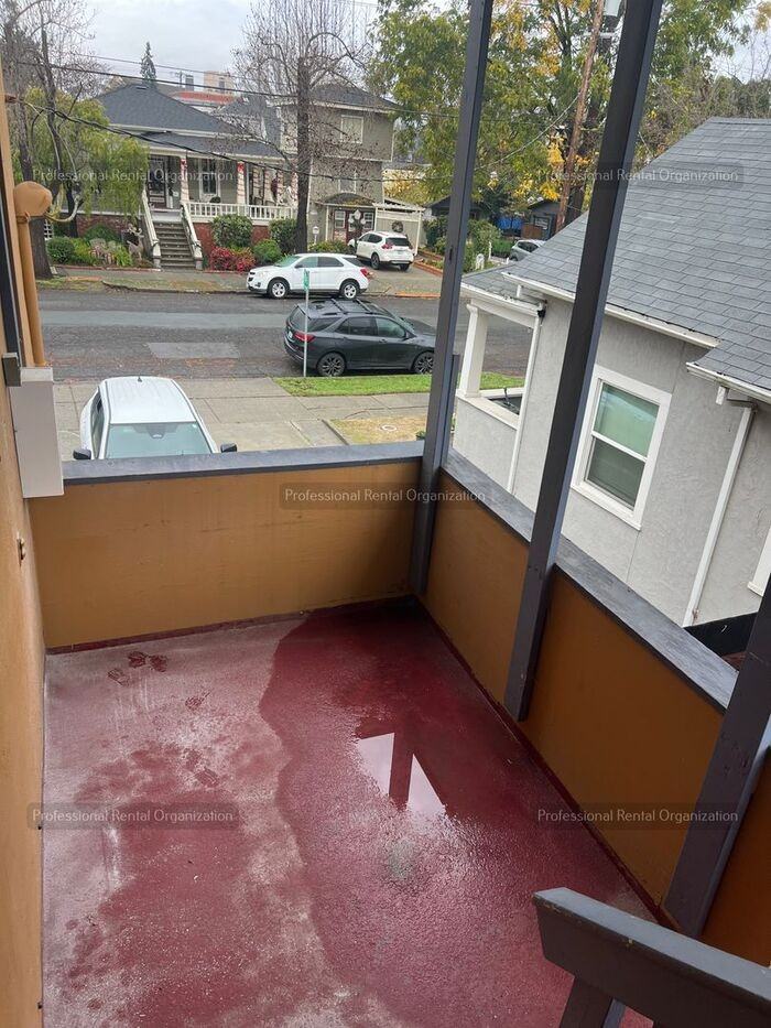 1337 Oak St - Photo 5 of 26