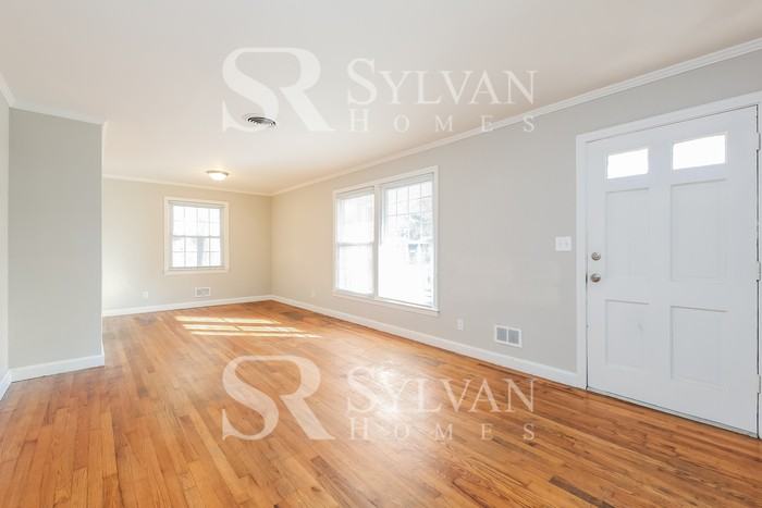 1119 E Lee Rd - Photo 3 of 15