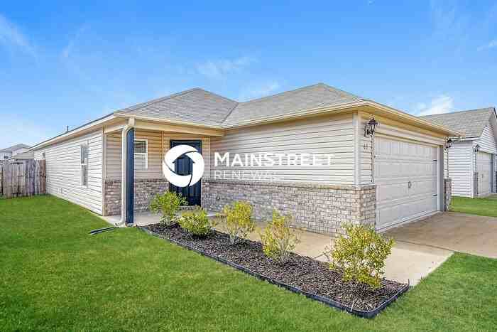 65 Jonathan Dr - Photo 2 of 18