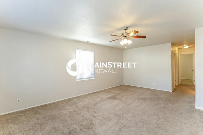 319 Holiday Dr - Photo 2 of 18