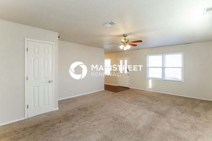 319 Holiday Dr - Photo 5 of 18