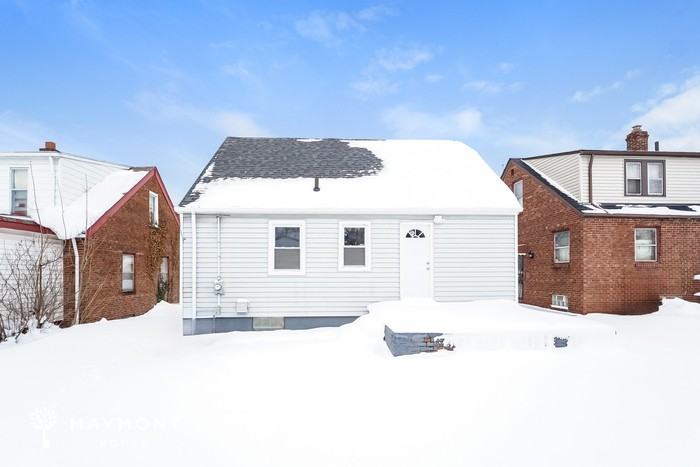 15804 Throckley Ave - Photo 3 of 3