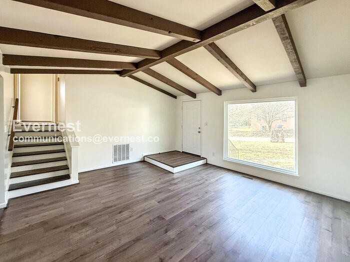 6941 Suburban Ter - Photo 5 of 23